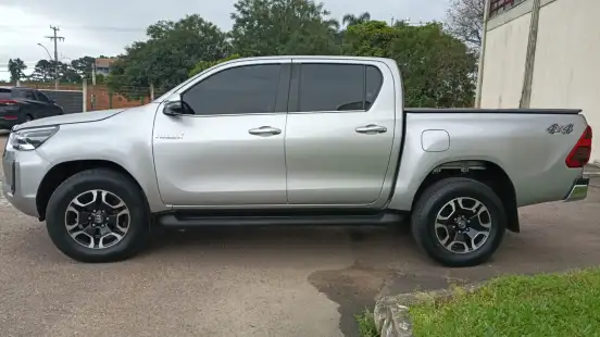 TOYOTA-HILUX-2022