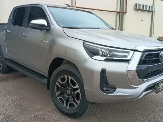 TOYOTA-HILUX-2.8 D-4D TURBO DIESEL CD SRX 4X4 AUTOMÁTICO TOYOTA-HILUX-2022