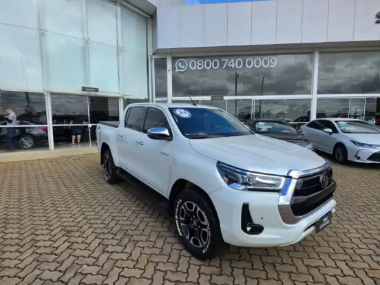 TOYOTA-HILUX-2.8 D-4D TURBO DIESEL CD SRX 4X4 AUTOMÁTICO TOYOTA-HILUX-2020