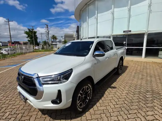 TOYOTA-HILUX-2.8 D-4D TURBO DIESEL CD SRX 4X4 AUTOMÁTICO TOYOTA-HILUX-2020