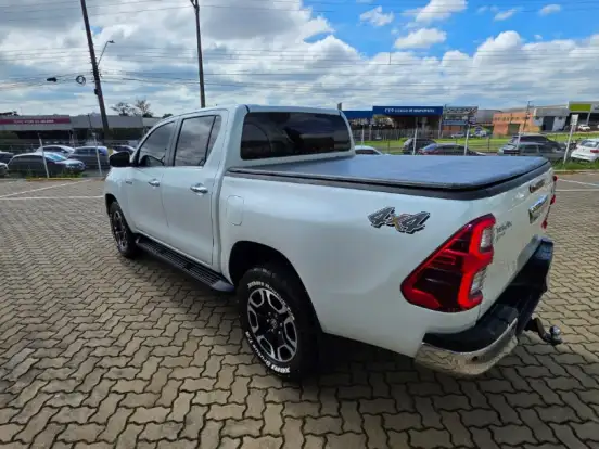 TOYOTA-HILUX-2.8 D-4D TURBO DIESEL CD SRX 4X4 AUTOMÁTICO TOYOTA-HILUX-2020