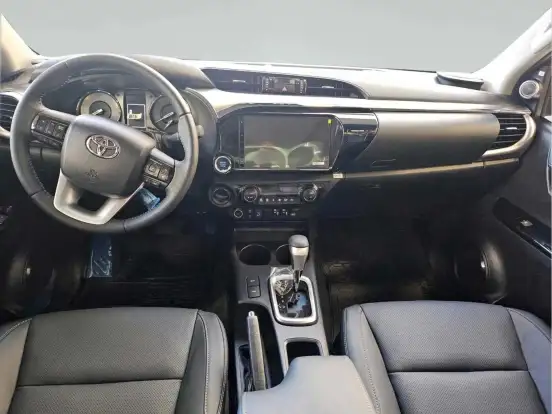 TOYOTA-HILUX-2.8 D-4D TURBO DIESEL CD SRX 4X4 AUTOMÁTICO TOYOTA-HILUX-2025