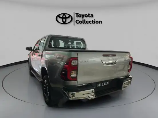 TOYOTA-HILUX-2.8 D-4D TURBO DIESEL CD SRX 4X4 AUTOMÁTICO TOYOTA-HILUX-2025
