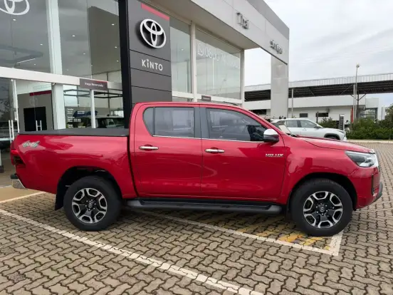 TOYOTA-HILUX-2.8 D-4D TURBO DIESEL CD SRX 4X4 AUTOMÁTICO TOYOTA-HILUX-2021