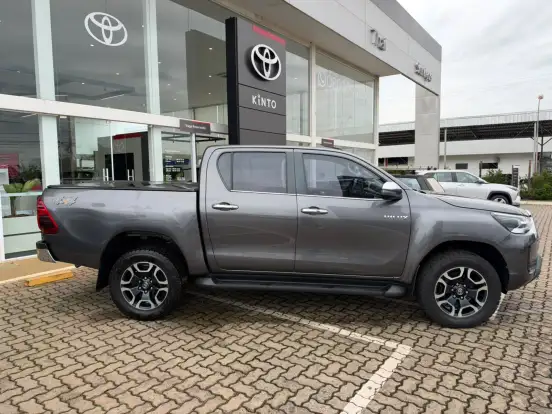 TOYOTA-HILUX-2021