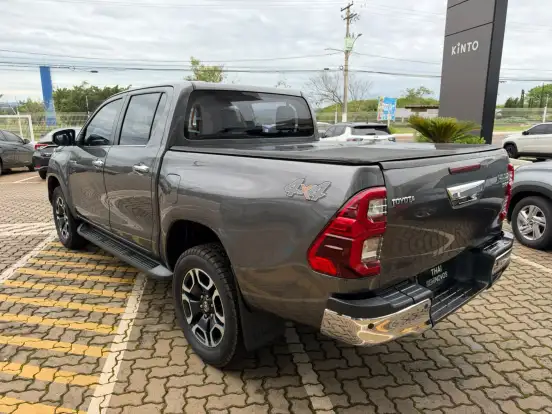 TOYOTA-HILUX-2.8 D-4D TURBO DIESEL CD SRX 4X4 AUTOMÁTICO TOYOTA-HILUX-2021