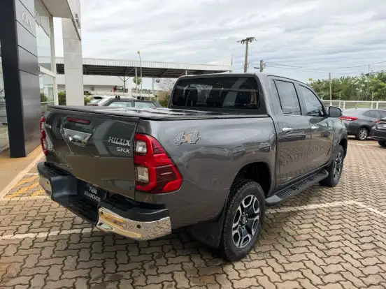 TOYOTA-HILUX-2021