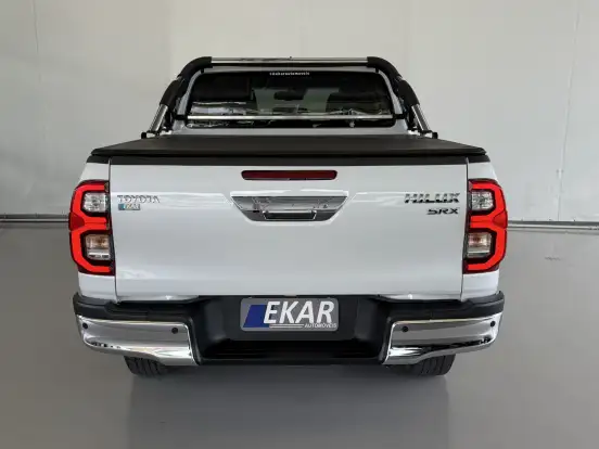 TOYOTA-HILUX-2023