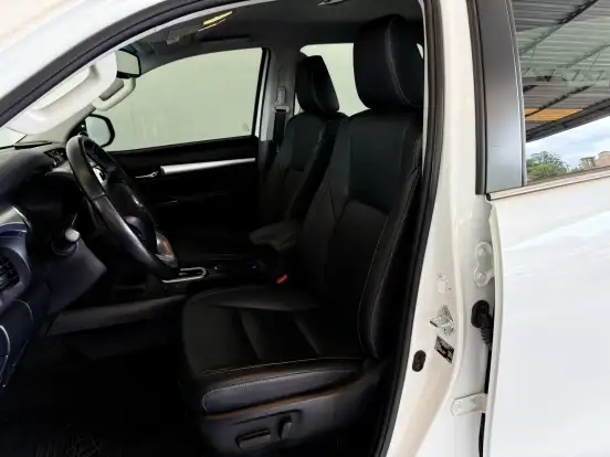 TOYOTA-HILUX-2023