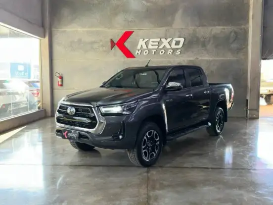 TOYOTA-HILUX-2.8 D-4D TURBO DIESEL CD SRX 4X4 AUTOMÁTICO TOYOTA-HILUX-2022