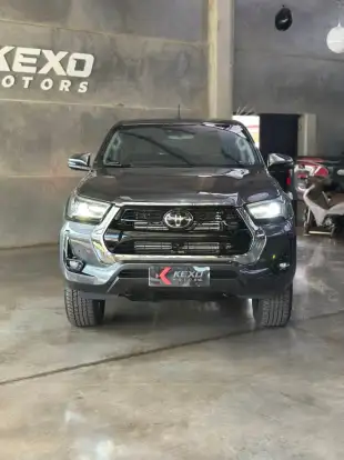 TOYOTA-HILUX-2.8 D-4D TURBO DIESEL CD SRX 4X4 AUTOMÁTICO TOYOTA-HILUX-2022