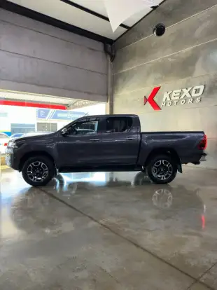 TOYOTA-HILUX-2022