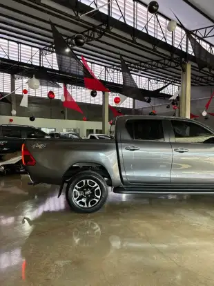TOYOTA-HILUX-2022
