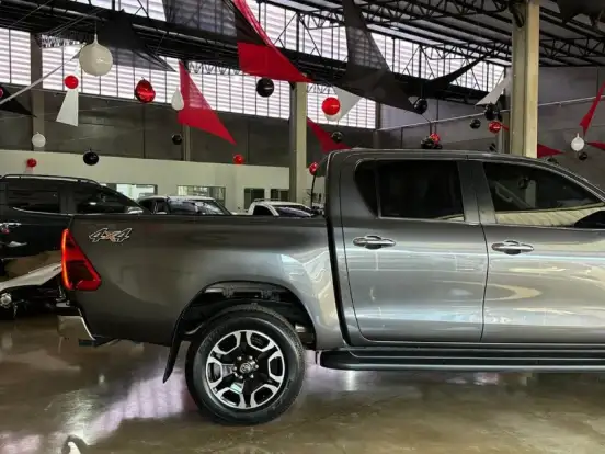 TOYOTA-HILUX-2.8 D-4D TURBO DIESEL CD SRX 4X4 AUTOMÁTICO TOYOTA-HILUX-2022