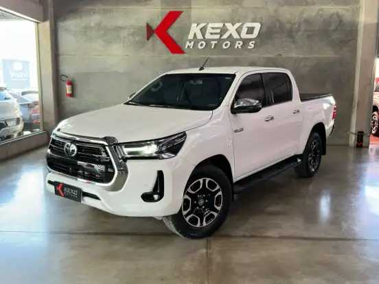 TOYOTA-HILUX-2.8 D-4D TURBO DIESEL CD SRX 4X4 AUTOMÁTICO TOYOTA-HILUX-2023