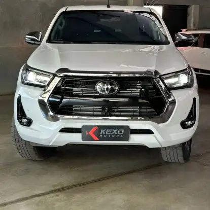 TOYOTA-HILUX-2023