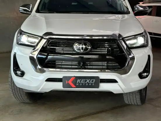 TOYOTA-HILUX-2.8 D-4D TURBO DIESEL CD SRX 4X4 AUTOMÁTICO TOYOTA-HILUX-2023