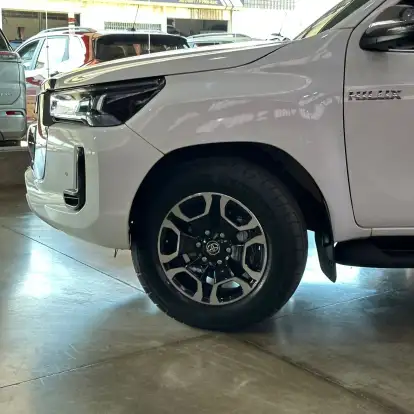 TOYOTA-HILUX-2023