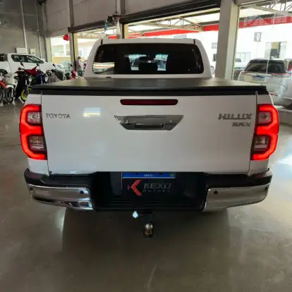 TOYOTA-HILUX-2.8 D-4D TURBO DIESEL CD SRX 4X4 AUTOMÁTICO TOYOTA-HILUX-2023
