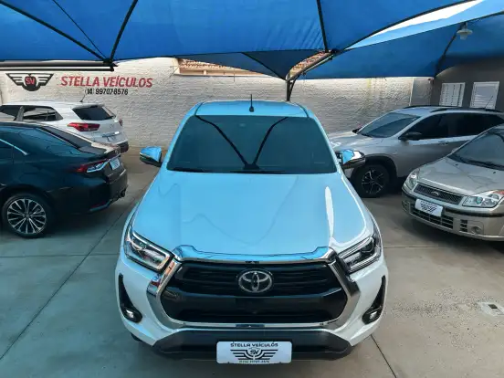 TOYOTA-HILUX-2023