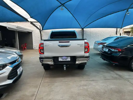TOYOTA-HILUX-2023
