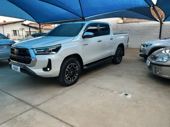 TOYOTA-HILUX-2023