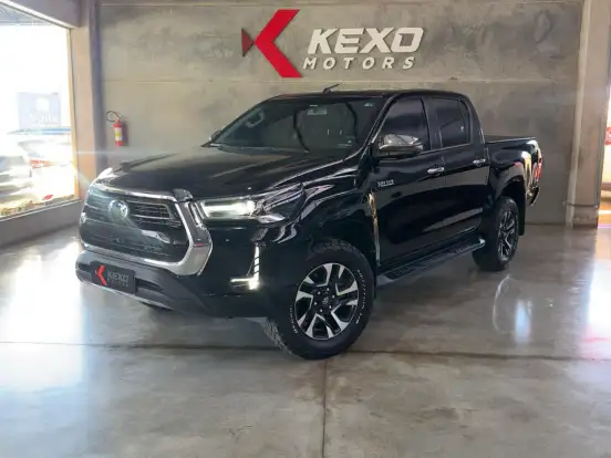 TOYOTA-HILUX-2.8 D-4D TURBO DIESEL CD SRX 4X4 AUTOMÁTICO TOYOTA-HILUX-2023