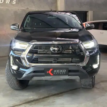 TOYOTA-HILUX-2.8 D-4D TURBO DIESEL CD SRX 4X4 AUTOMÁTICO TOYOTA-HILUX-2023