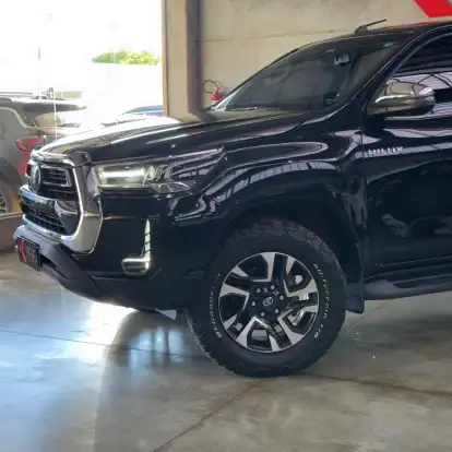 TOYOTA-HILUX-2023