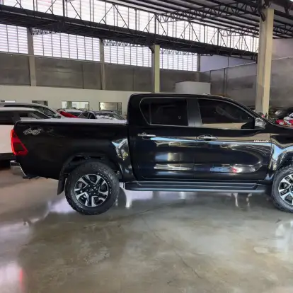 TOYOTA-HILUX-2023