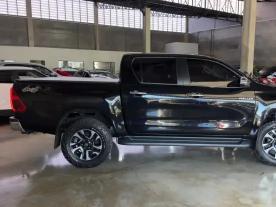 TOYOTA-HILUX-2.8 D-4D TURBO DIESEL CD SRX 4X4 AUTOMÁTICO TOYOTA-HILUX-2023
