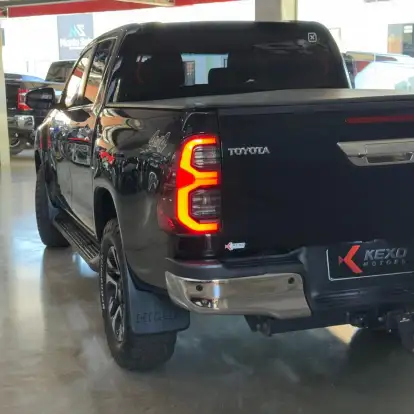 TOYOTA-HILUX-2023