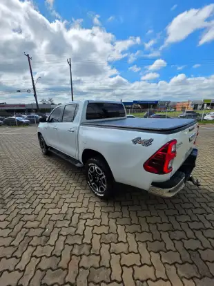 TOYOTA-HILUX-2.8 D-4D TURBO DIESEL CD SRX 4X4 AUTOMÁTICO TOYOTA-HILUX-2020