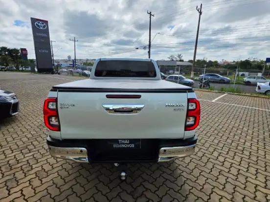 TOYOTA-HILUX-2.8 D-4D TURBO DIESEL CD SRX 4X4 AUTOMÁTICO TOYOTA-HILUX-2020