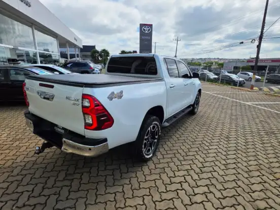 TOYOTA-HILUX-2.8 D-4D TURBO DIESEL CD SRX 4X4 AUTOMÁTICO TOYOTA-HILUX-2020