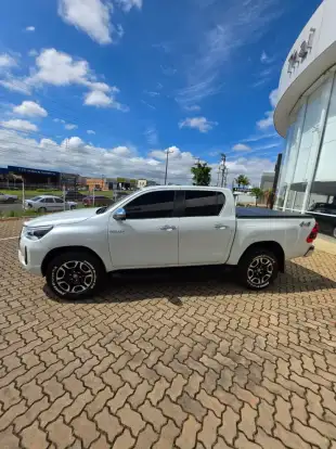 TOYOTA-HILUX-2020