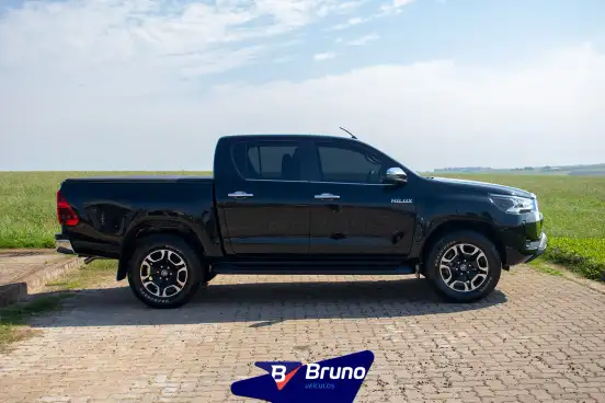 TOYOTA-HILUX-2021