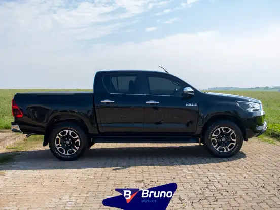 TOYOTA-HILUX-2.8 D-4D TURBO DIESEL CD SRX 4X4 AUTOMÁTICO TOYOTA-HILUX-2021