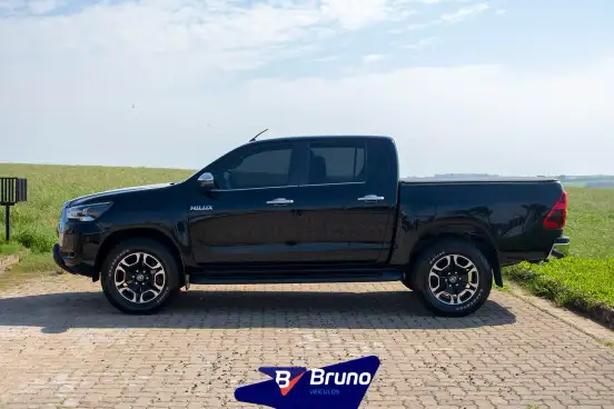 TOYOTA-HILUX-2021