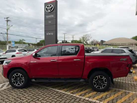 TOYOTA-HILUX-2021