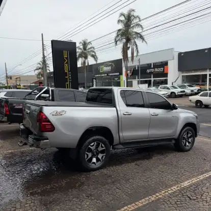 TOYOTA-HILUX-2019
