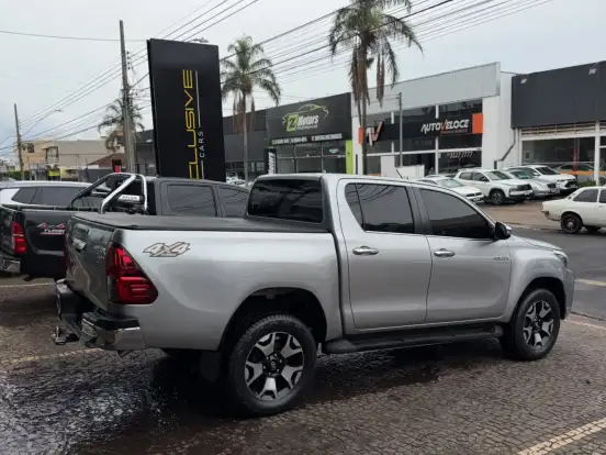 TOYOTA-HILUX-2.8 SRX 4X4 CD 16V DIESEL 4P AUTOMÁTICO TOYOTA-HILUX-2019