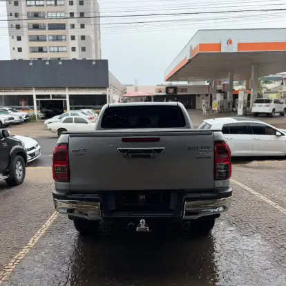 TOYOTA-HILUX-2019