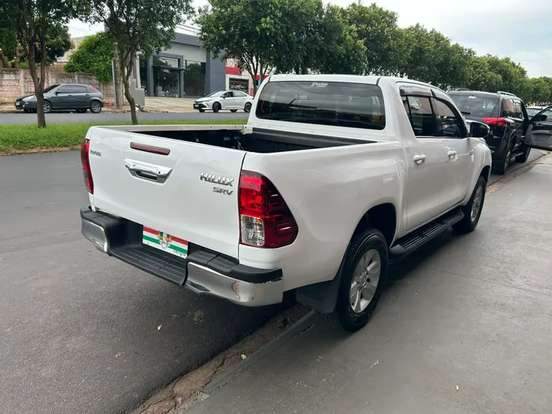 TOYOTA-HILUX-2.7 SR 4X2 CD 16V FLEX 4P AUTOMÁTICO TOYOTA-HILUX-2016