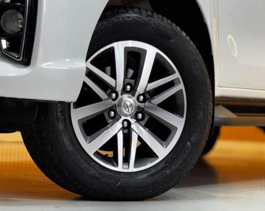 TOYOTA-HILUX-2019