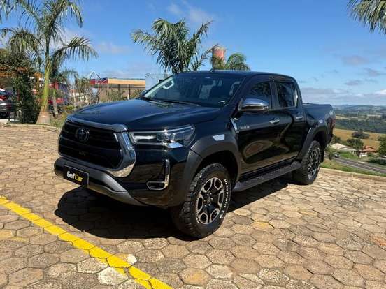 TOYOTA-HILUX-2023