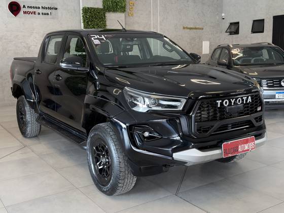 TOYOTA HILUX 2.8 D-4D TURBO DIESEL CD GR-S 4X4 AUTOMÁTICO