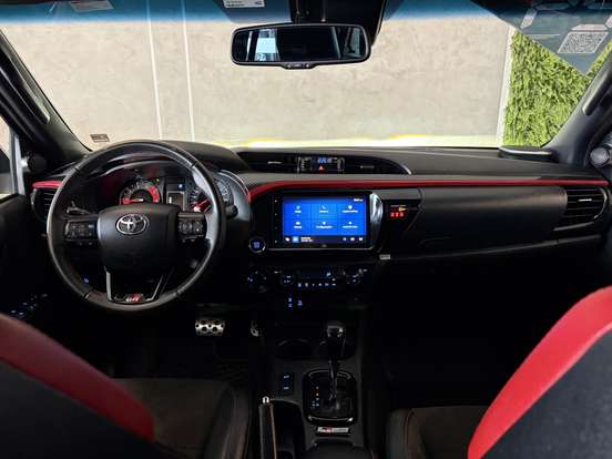 TOYOTA-HILUX-2023