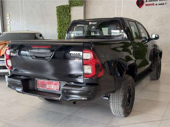 TOYOTA-HILUX-2.8 D-4D TURBO DIESEL CD GR-S 4X4 AUTOMÁTICO TOYOTA-HILUX-2023