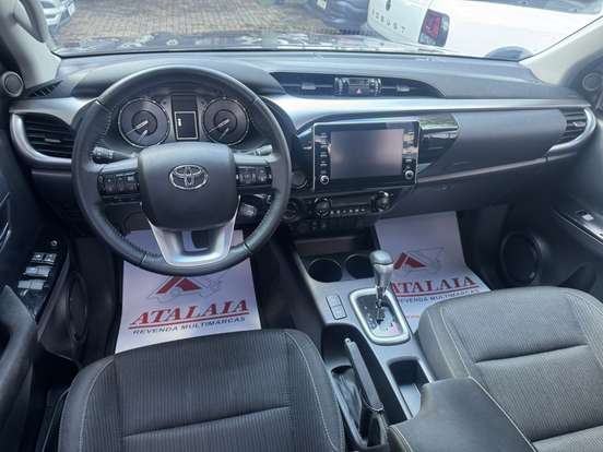 TOYOTA-HILUX-2.8 D-4D TURBO DIESEL CD SR 4X4 AUTOMÁTICO TOYOTA-HILUX-2022